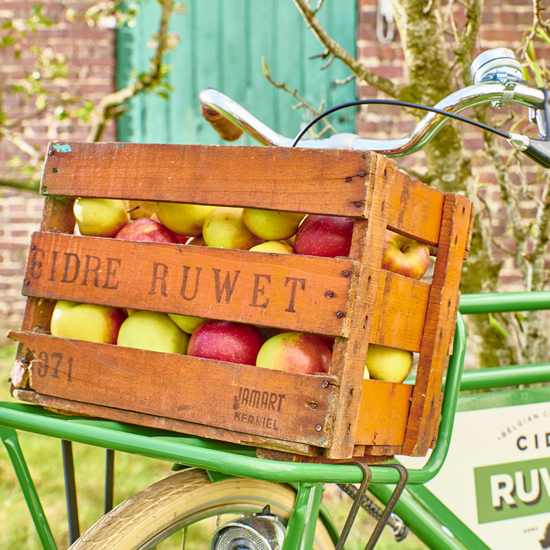 https://cidreruwet.com/wp-content/uploads/2022/10/cidre-ruwet-apples-bicycle.jpg